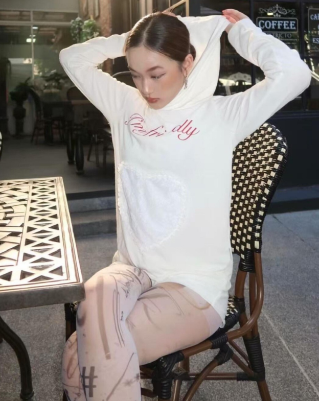 Lace heart long-sleeve hooded top-Blackpink Jennie