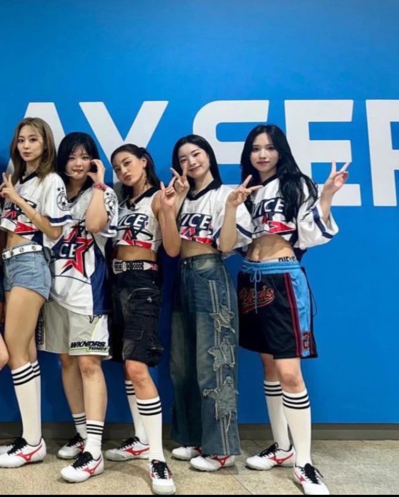 Star patches denim jeans pant-Twice Dahyun