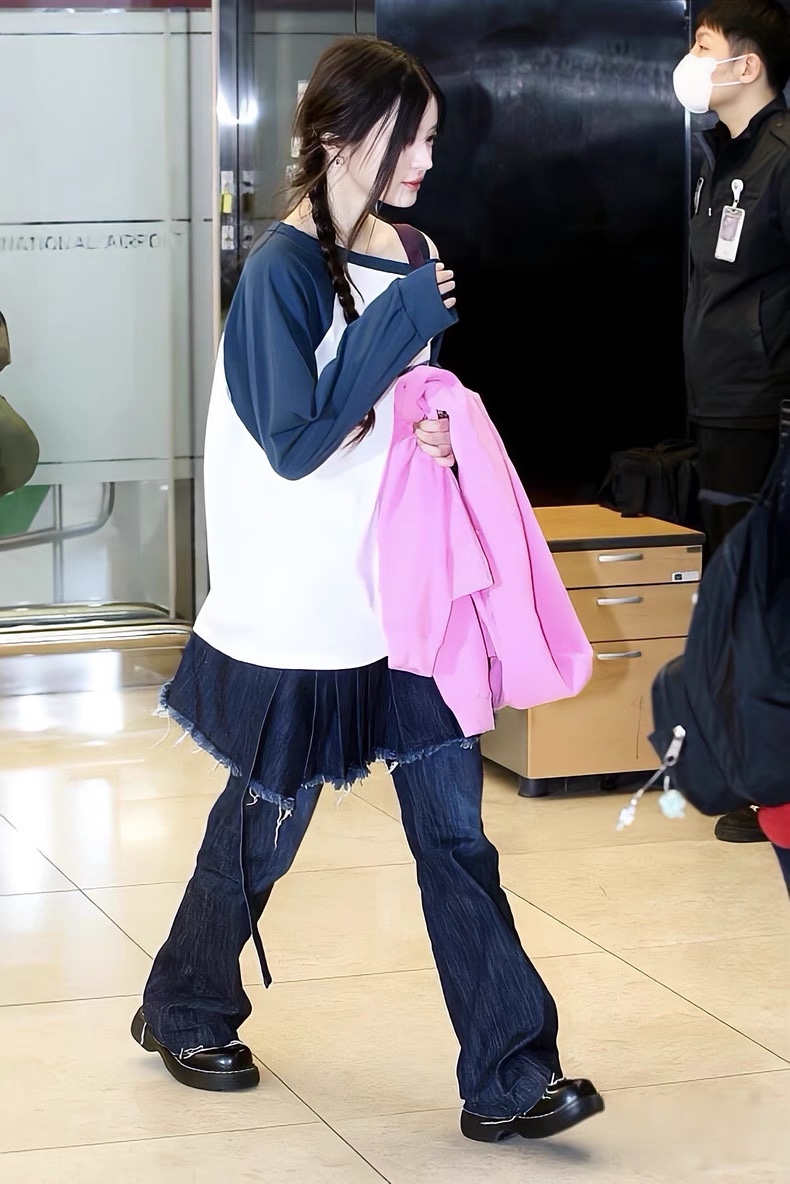 ILLIIT Minju Inspired Printed Long Sleeve T-Shirt