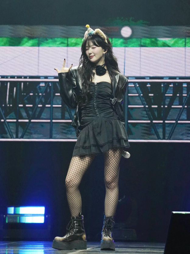 Red Velvet Seulgi Black Halter Strap Dress
