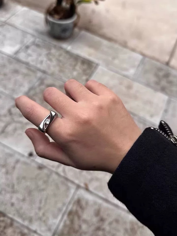 Seventeen Custom Cat-ear Ring