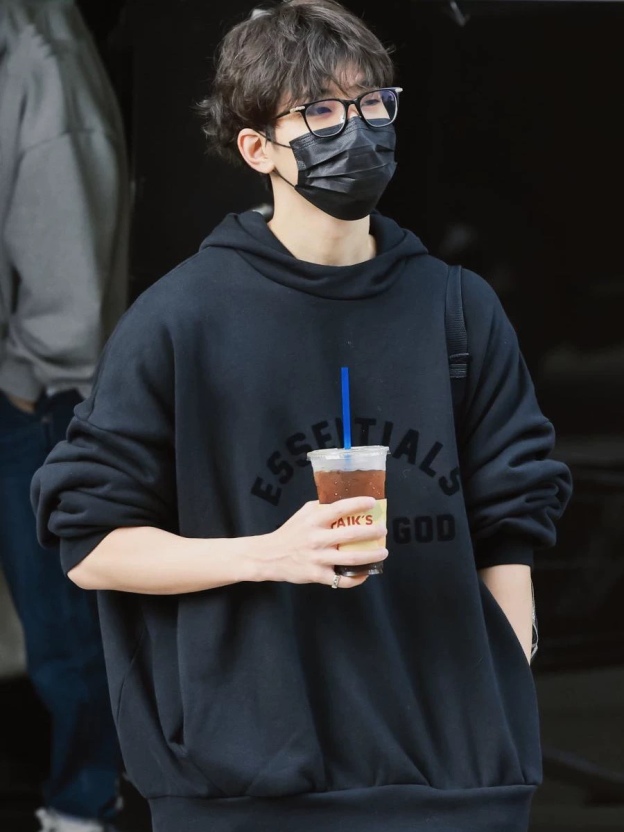 Seventeen  Wonwoo black hoodie sweatshirt
