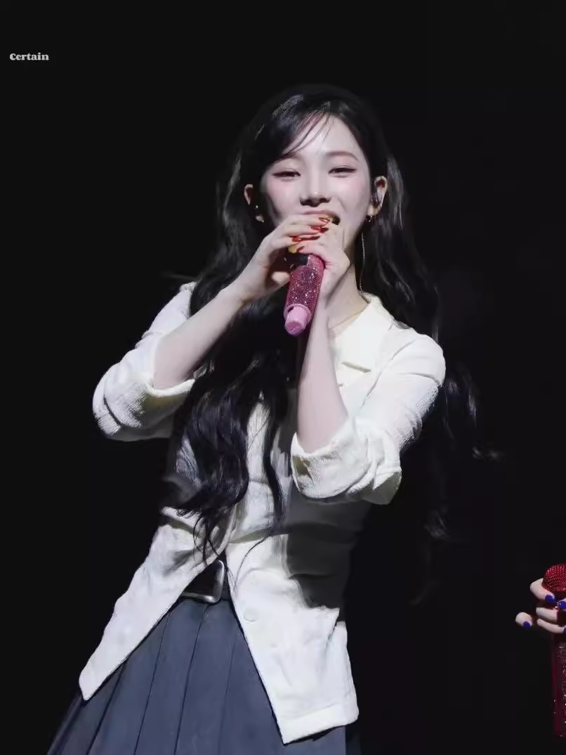 Pleated Slimming Long Sleeve Top-Aespa Karina