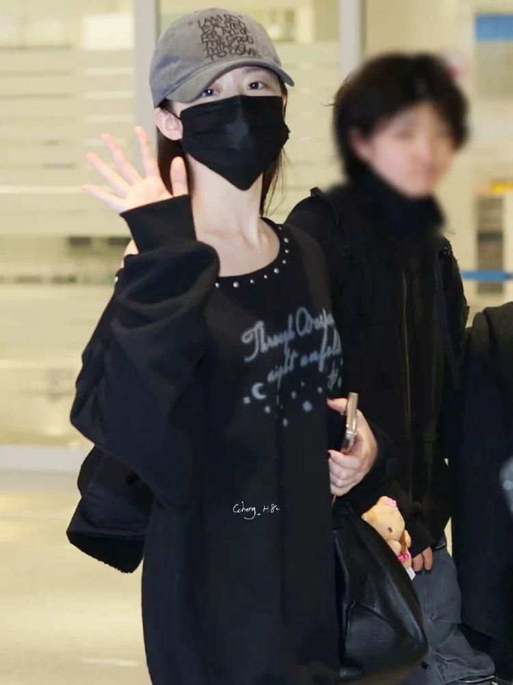 Gidle Shuhua Inspired Rivet Off-Shoulder Sweatshirt