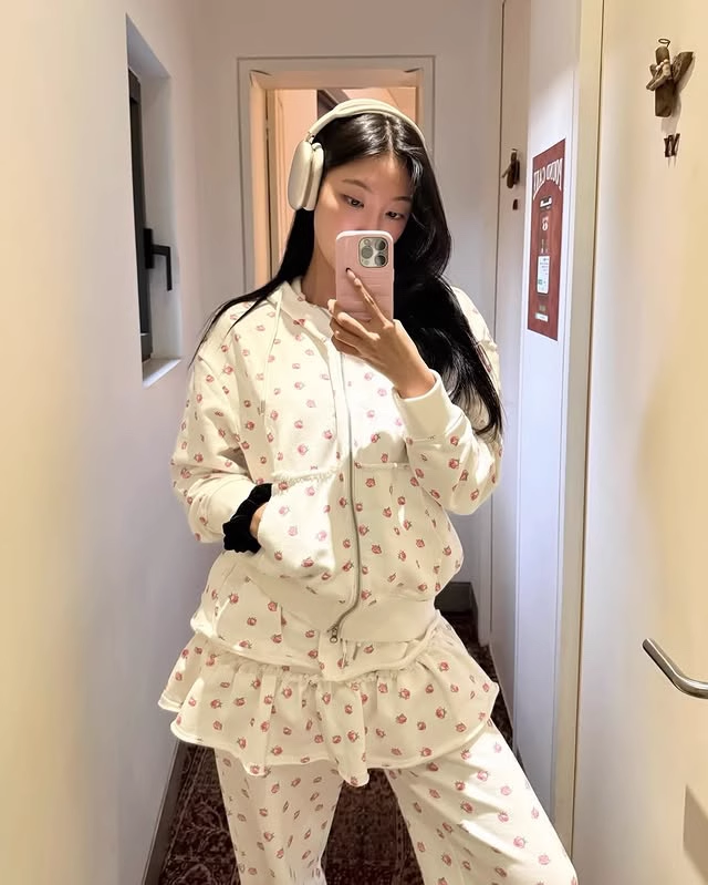 Twice Nayeon & Red Velvet Joy Floral Hooded Jacket Sweatpants set