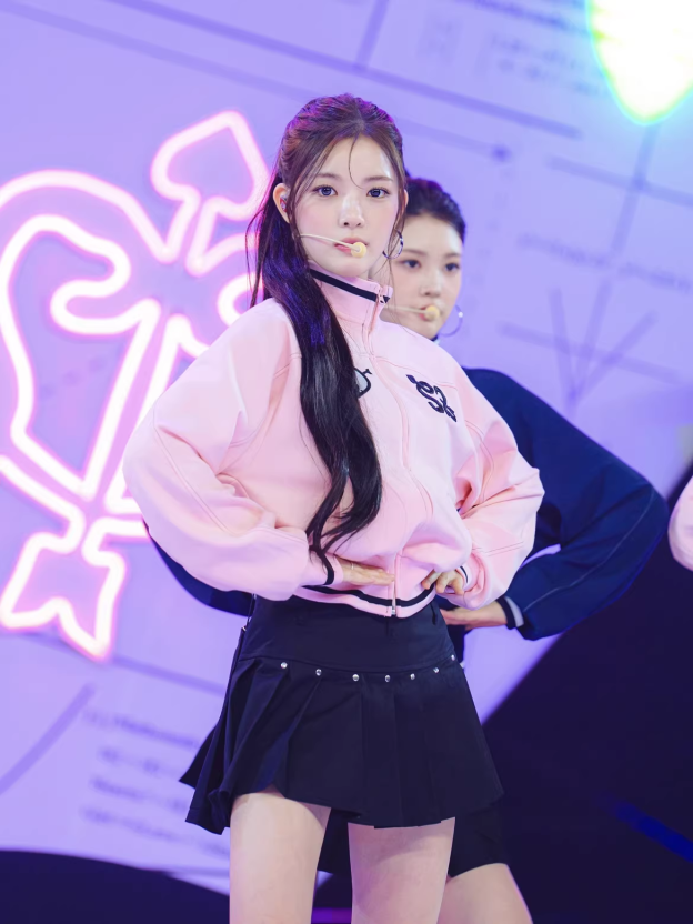 Hearts2Hearts Foucs Stage Outfit Inspired Cropped Zip-Up Track Jacket