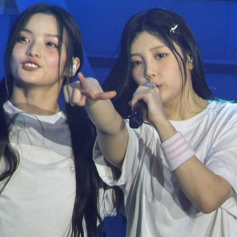 ILLIT 2025 Concert GlitterDay Merch Inspired T-Shirt