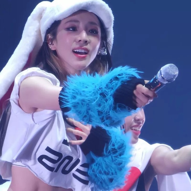 2NE1 WELCOME BACK TOUR MERCH INSPIRED TSHIRT