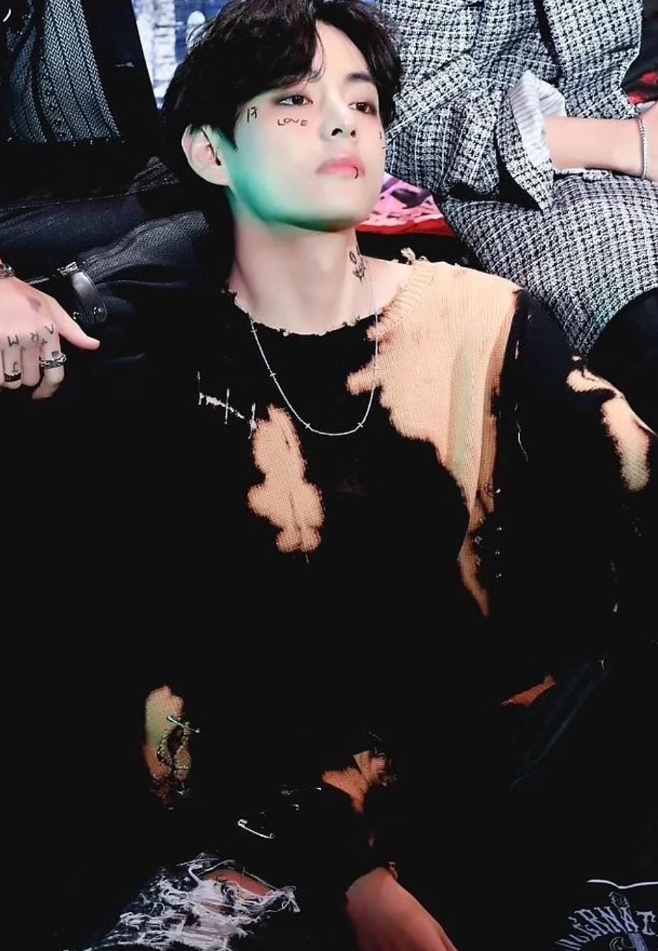 Bts V&stray kids hyunjin&txt beomgyu inspired Black BleachedSweater