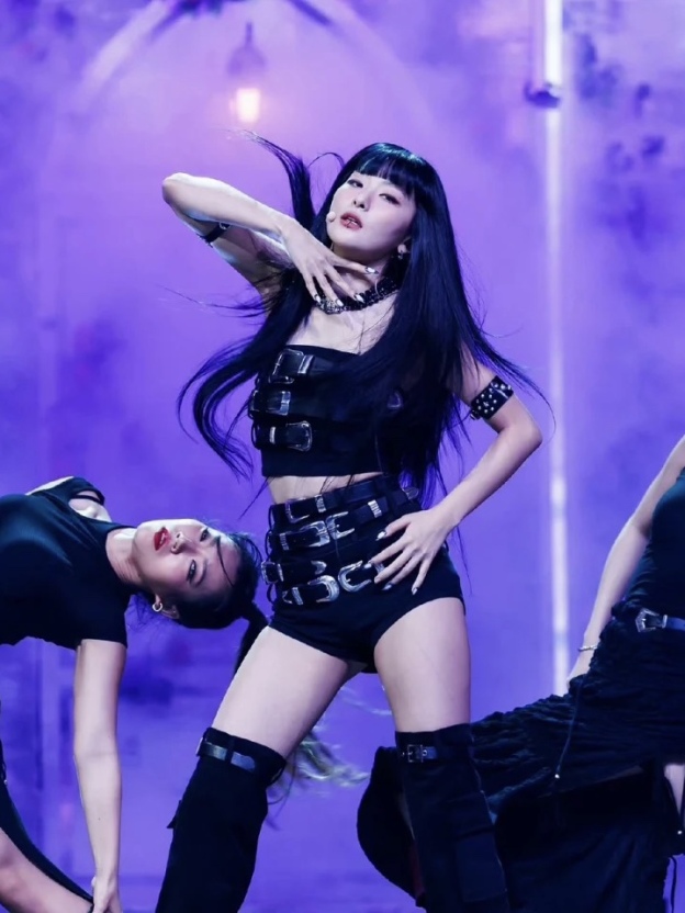 Red Velvet Seulgi Inspired Strapless Belt-adorned Top&Shorts Set