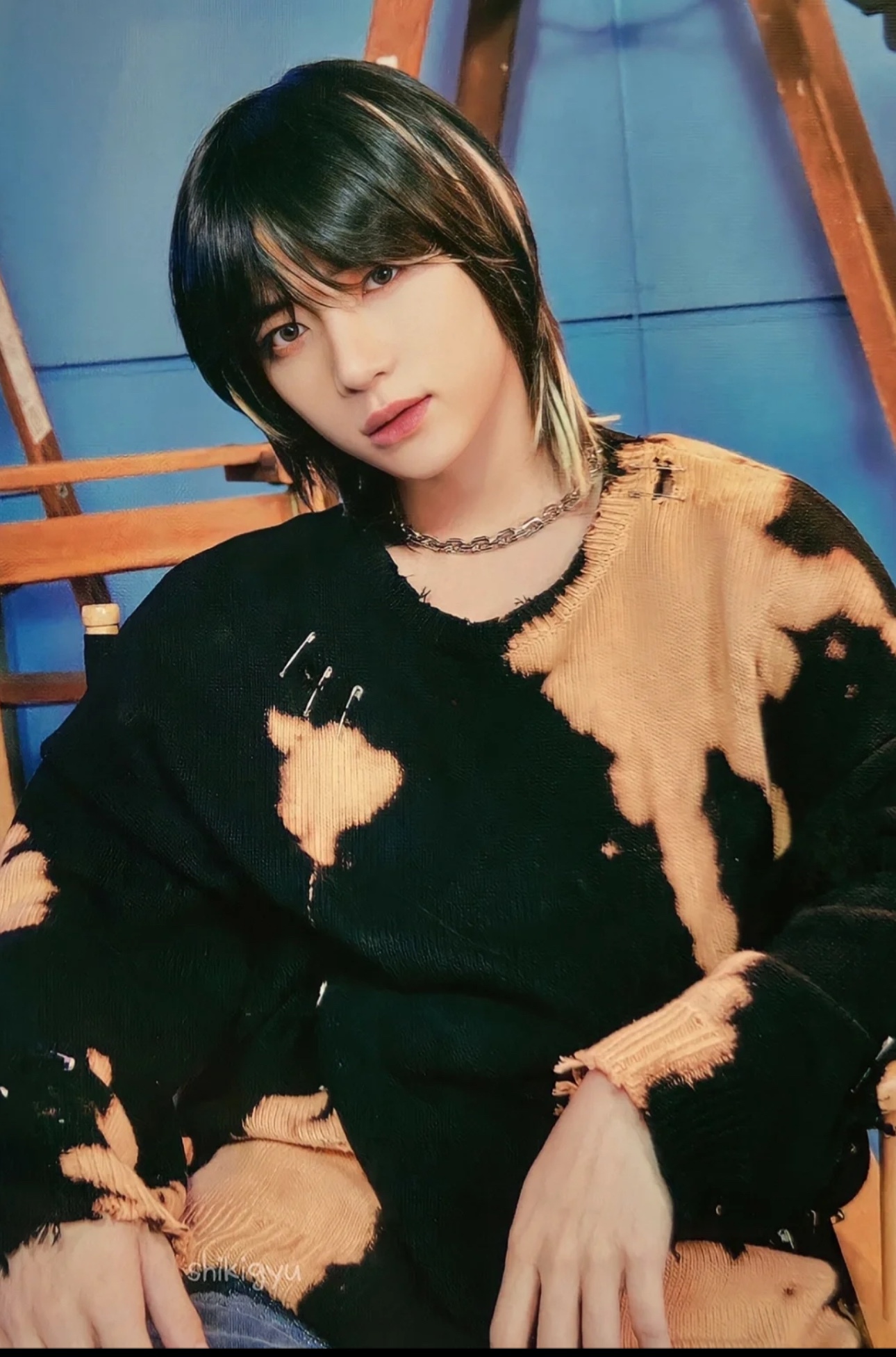 Bts V&stray kids hyunjin&txt beomgyu inspired Black BleachedSweater