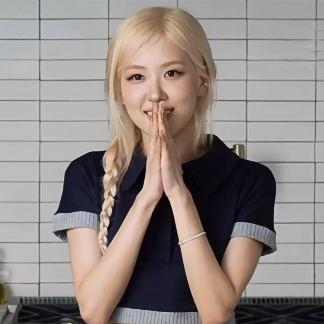 Blackpink Rose Inspired Color-Block Cropped Polo Shirt