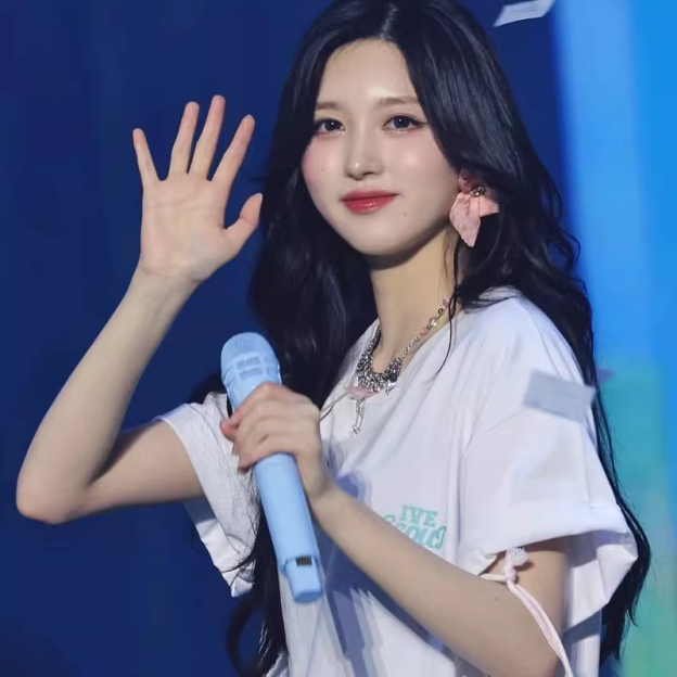 IVE SCOUT FAN CONCERT T-SHIRT