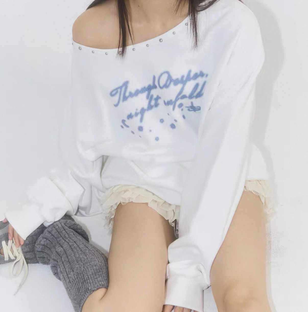 Gidle Shuhua Inspired Rivet Off-Shoulder Sweatshirt