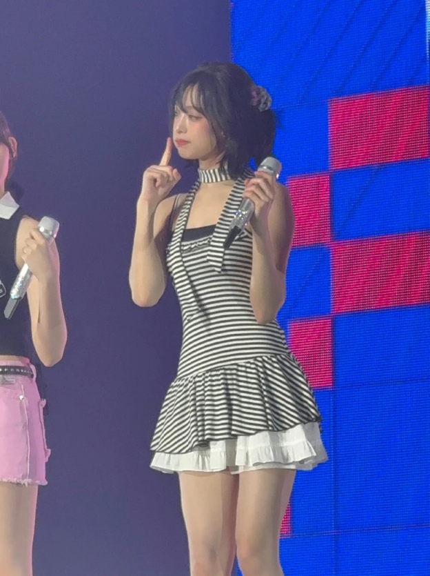 BABYMONSTER Ahyeon Summer Striped Scarf Set