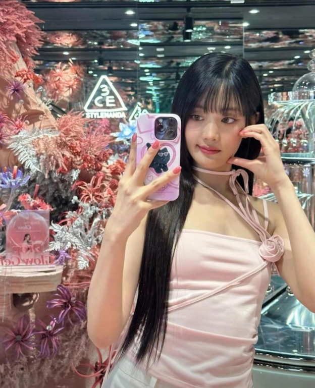 Gidle Minnie Rose Lace up Sheath Top