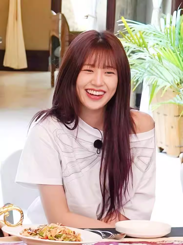 IVE Yujin Inspired Bow Print Off-Shoulder Tee