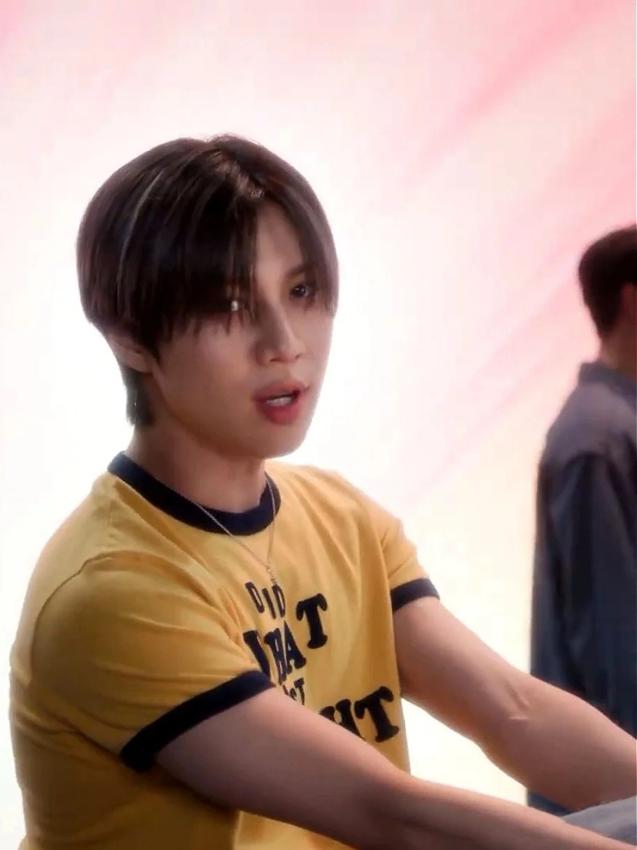 Seventeen Mingyu & TXT Yeonjun Inspired Vibrant Yellow Contrast Short Sleeve Tee