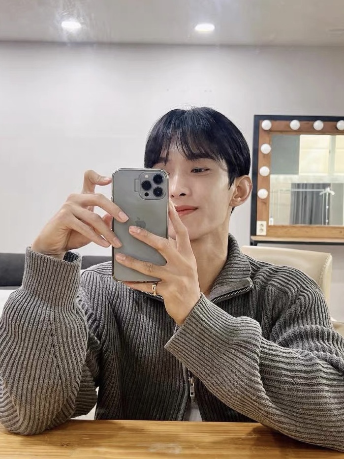 Seventeen DK Inspired Zip-Up Knit Cardigan