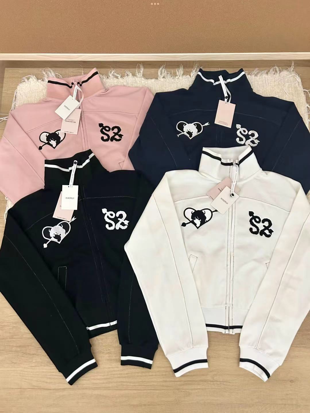 Hearts2hearts Focus Stage Outfit Inspired Cropped Zip-Up Track Jacket