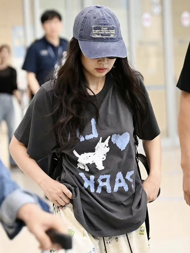 IU x Blackpink Jennie Inspired Doodle Puppy Tee