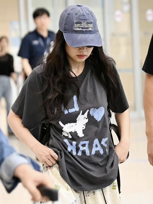 IU x Blackpink Jennie Inspired Doodle Puppy Tee