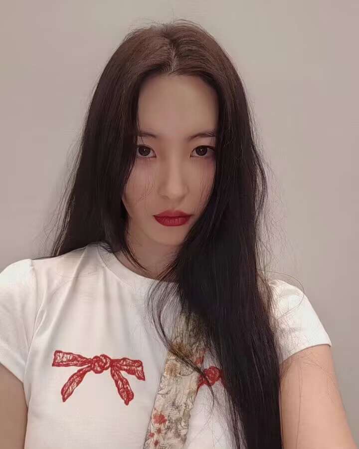 Sunmi & IVE Rei Inspired Red Bow Embroidered Tee