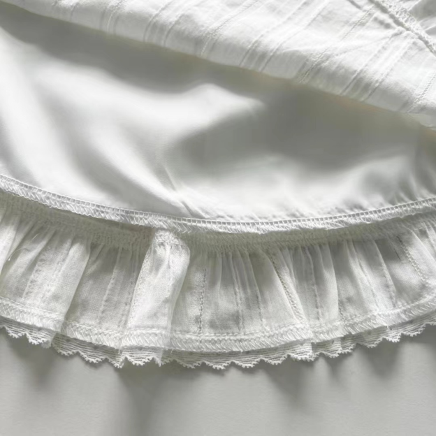 Gidle Minnie Bow Lace Mini Skirt