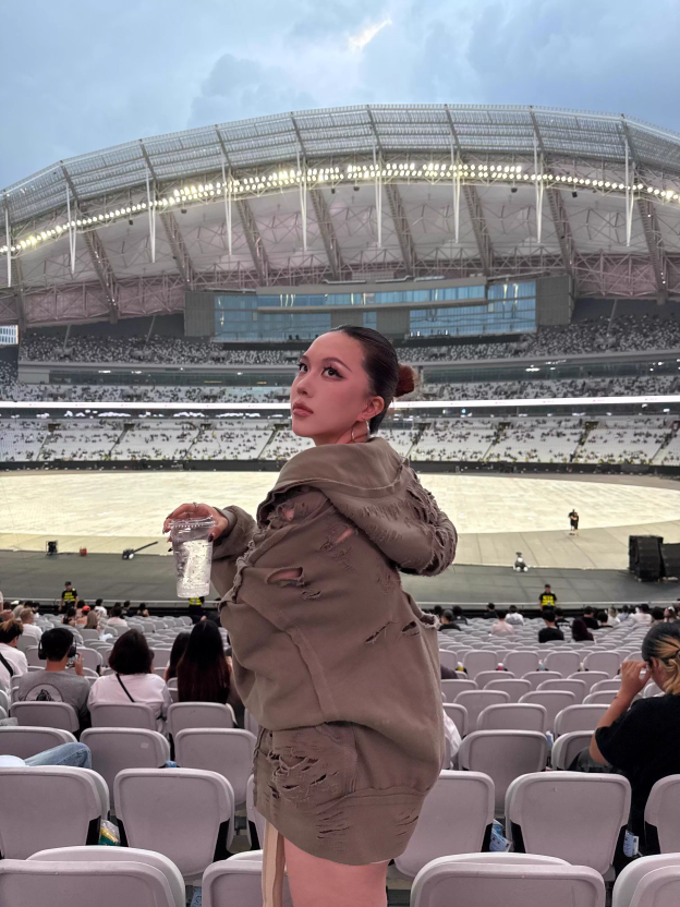 Blackpink Rose Inspired Heavy Distressed Destroyed Zip-Up Hoodie