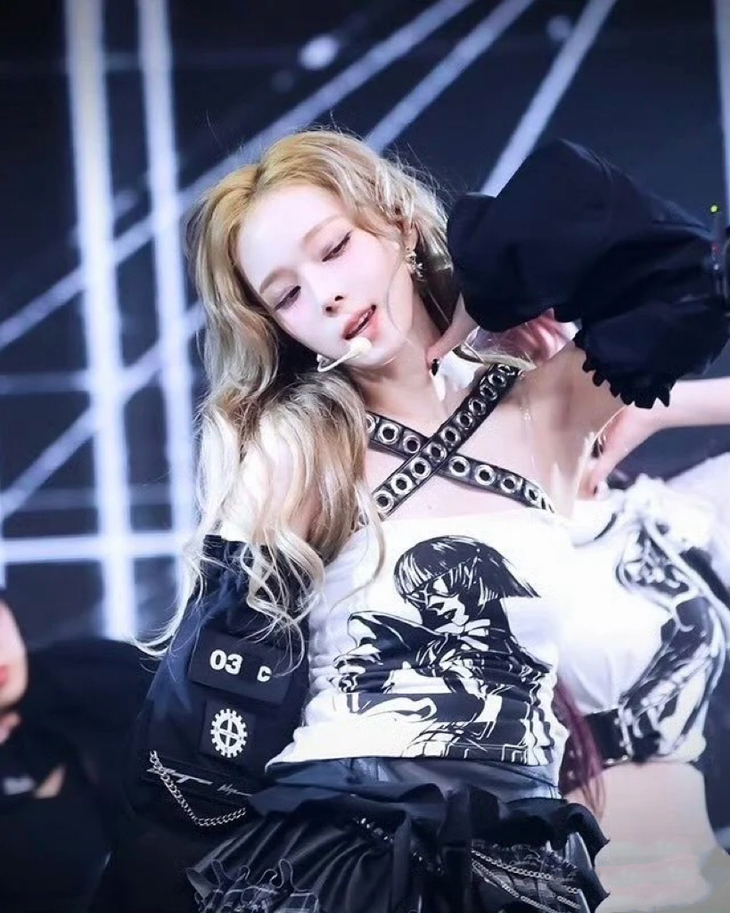  Aespa Winter 'Whiplash' Customized Outfit-Aespa