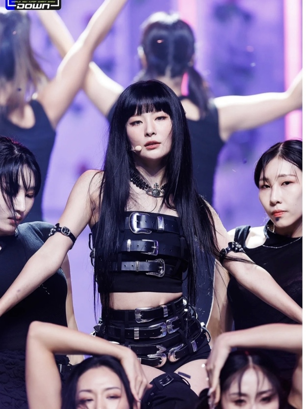 Red Velvet Seulgi Inspired Strapless Belt-adorned Top&Shorts Set