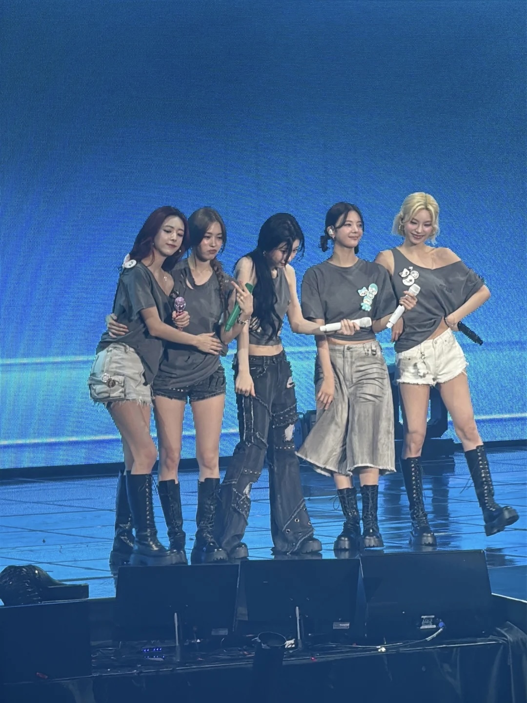 ITZY The 4th Fan Meeting OnAir in Seoul Merch Inspired T-Shirt