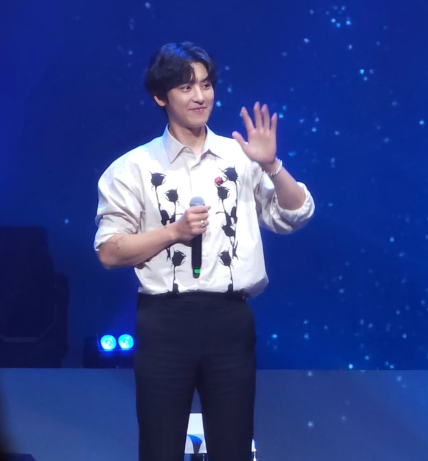 Enhypen Jungwon&Exo Chanyeol inspired White Rose Print Shirt