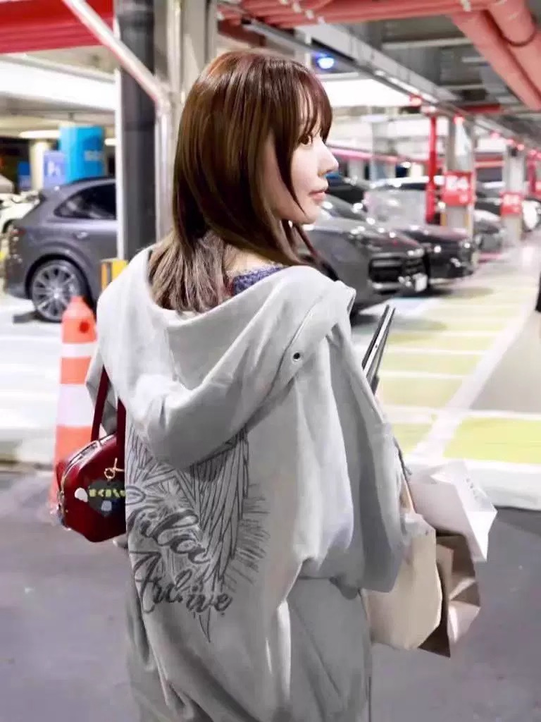 LE SSERAFIM Sakura Inspired Star Wing Zip-up Hoodie