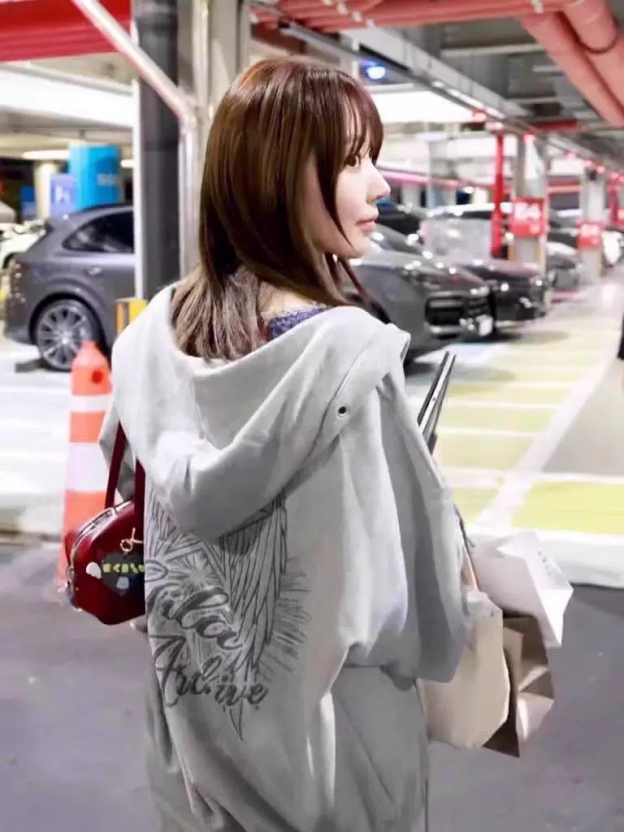 LE SSERAFIM Sakura Inspired Star Wing Zip-up Hoodie