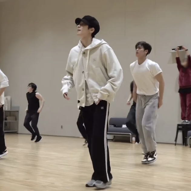 Seventeen&TXT&Straykids Inspired Hooded Zip - Up Jacket