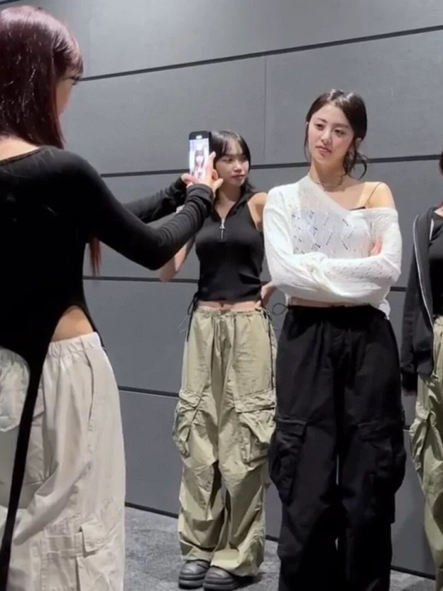 LESSERAFIM & GIDLE & ITZY Inspired Loose-Fit Cargo Pants