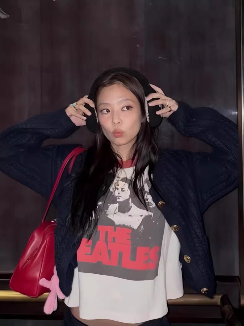 Blackpink Jennie Inspired The Beatles Vintage Raglan Crop Tee