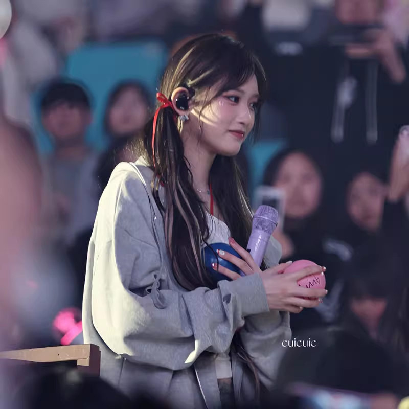 IVE SCOUT FAN CONCERT ZIP-UP HOODIE