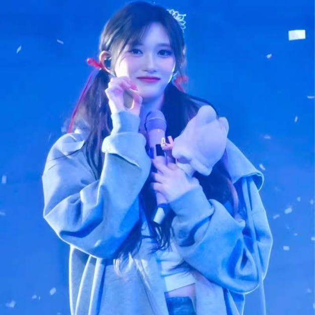 IVE SCOUT FAN CONCERT ZIP-UP HOODIE