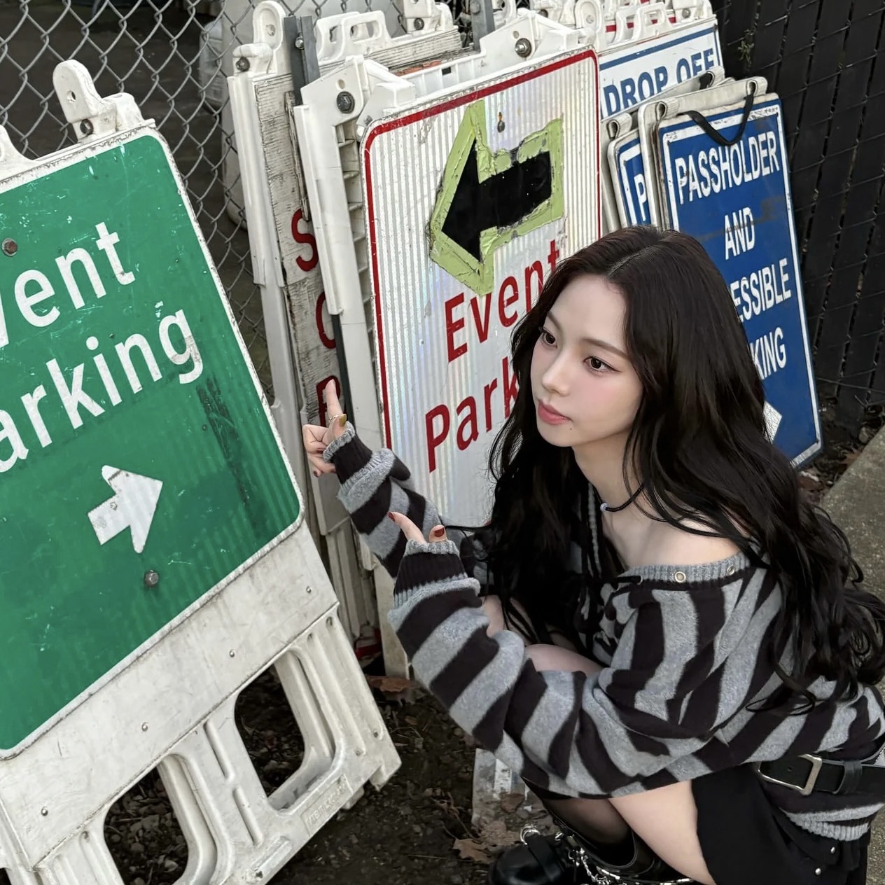 Striped V-neck lightweight long-sleeve knit sweater-Aespa Karina