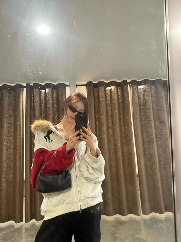 Aespa Ningning Inspired Fur Collar Horse Embroidered Zip-Up Hoodie