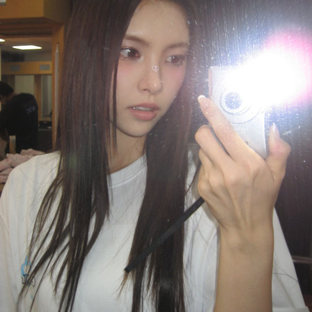 ILLIT 2025 Concert GlitterDay Merch Inspired T-Shirt