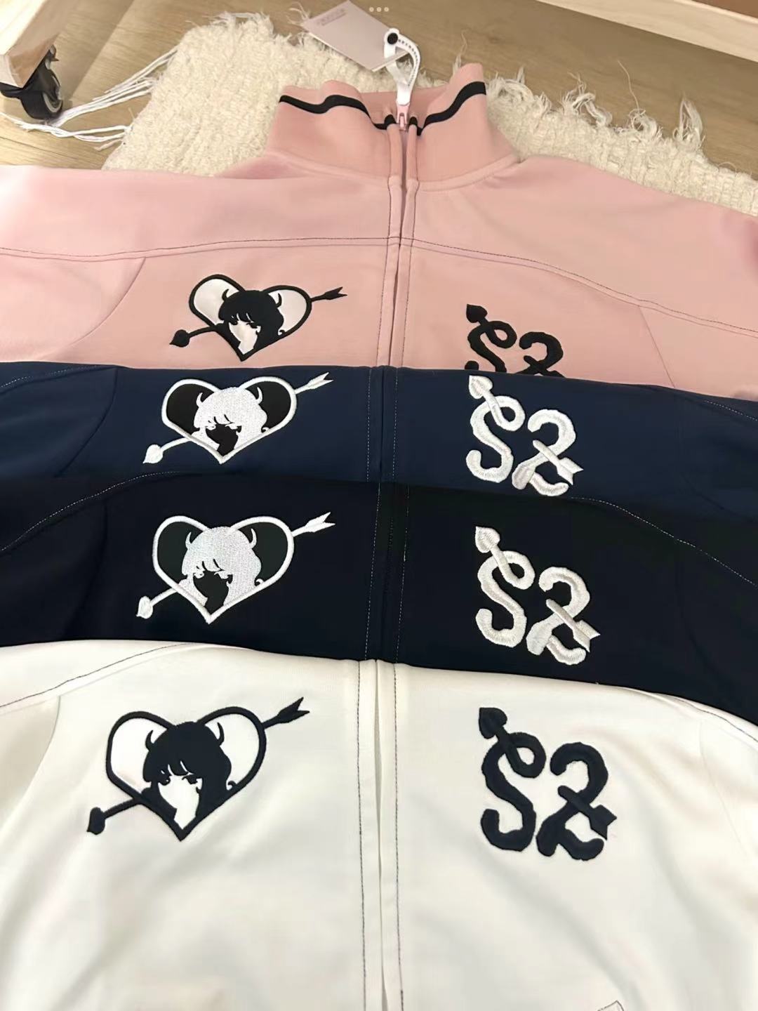 Hearts2hearts Focus Stage Outfit Inspired Cropped Zip-Up Track Jacket