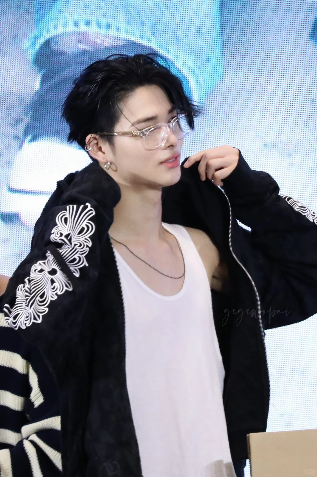 Enhypen Niki&Heeseung Inspired Cross Pattern Zip-up Hoodie