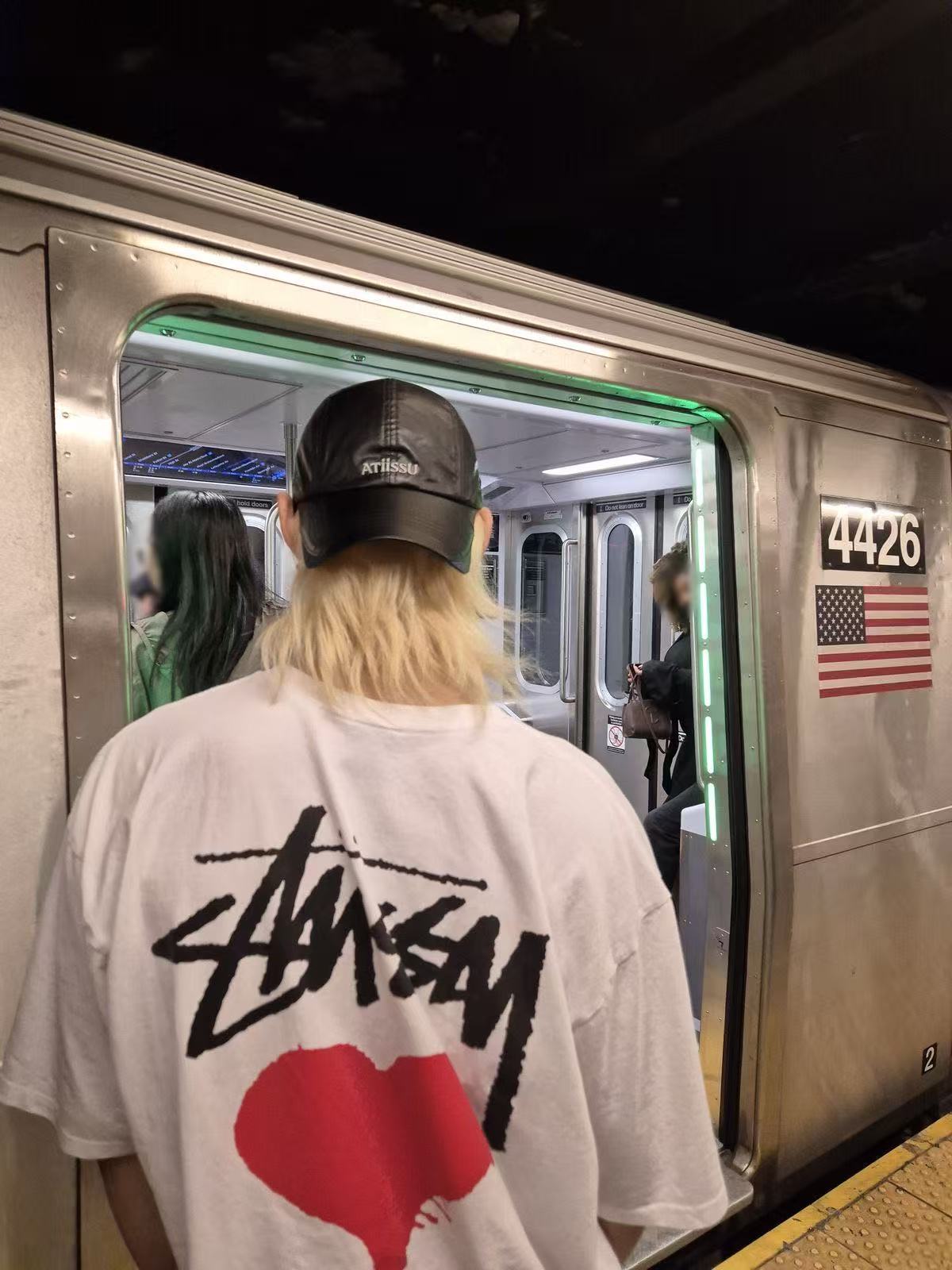 Stray kids Felix Inspired Stock Heart Drip Graphic Tee-Straykids