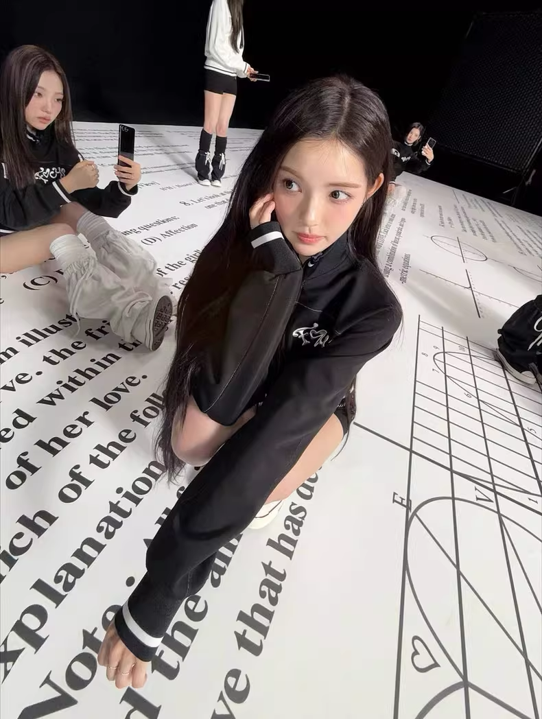 Hearts2hearts Focus Inspired Cropped Anime Graphic Zip-Up Jacket