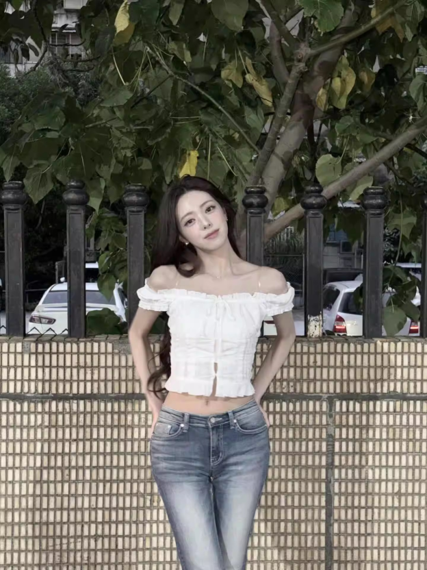 ITZY Yuna Inspired Off-Shoulder Lace Ruffled Crop Top