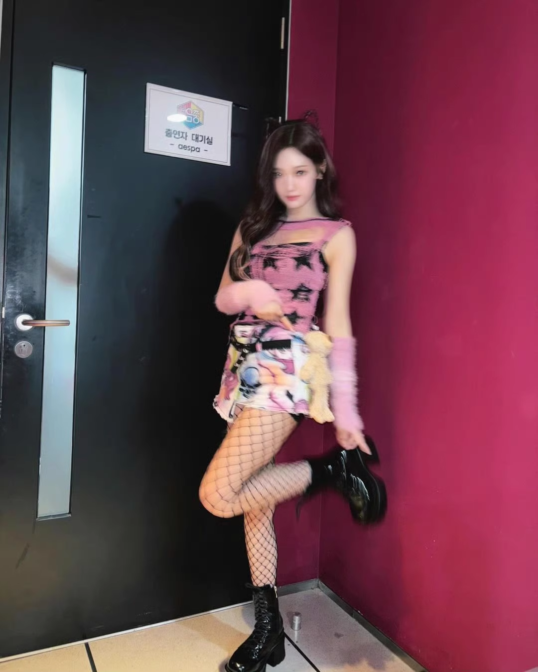 Ningning Y2K Star Cutout Knit Sleeveless Vest -Aespa Ningning