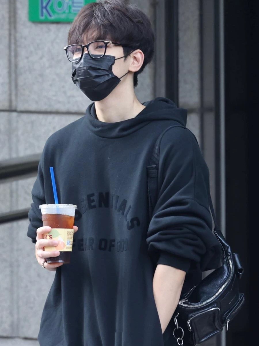 Seventeen  Wonwoo black hoodie sweatshirt